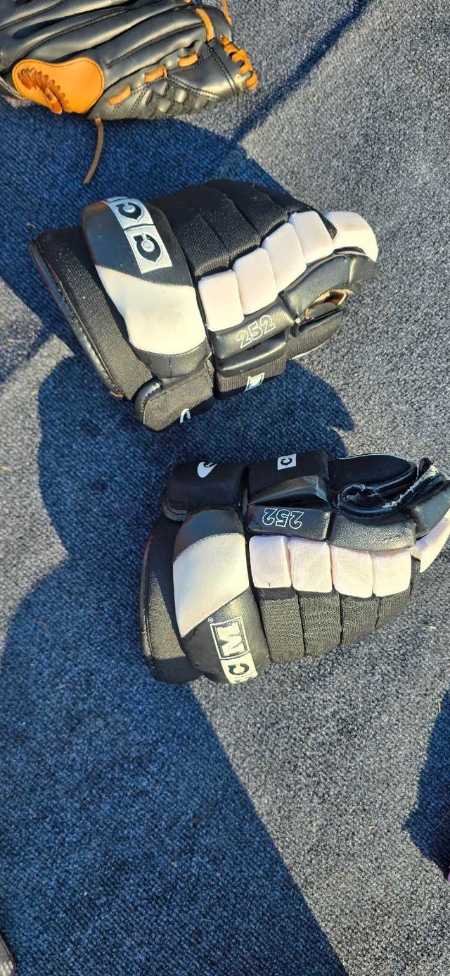 CCM 252 Hockey Gloves - photo 5