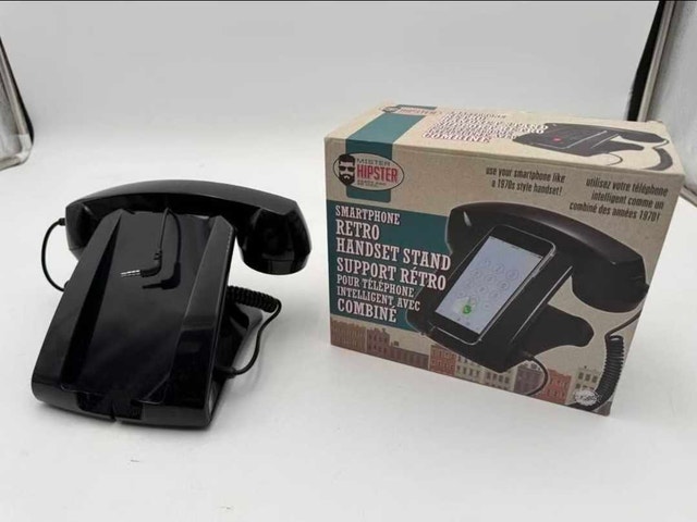 Mister Hipster Smartphone Retro Handset Stand