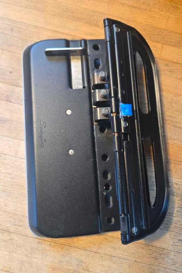 Swingline 3-Hole Punch - photo 2