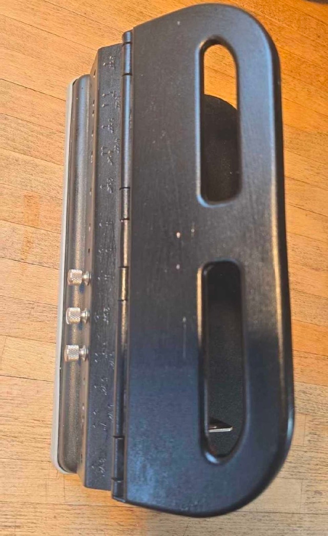 Swingline 3-Hole Punch - photo 3