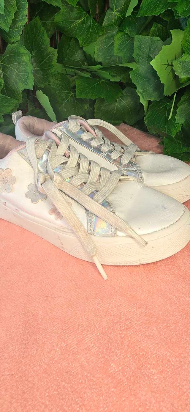 Girls Floral Sneakers (Size 1)