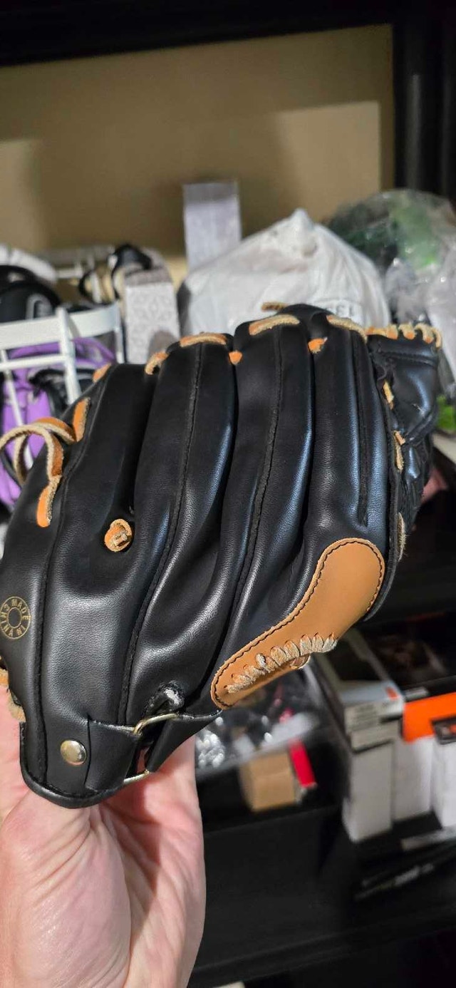 Spalding 10-inch Baseball Glove - photo 2