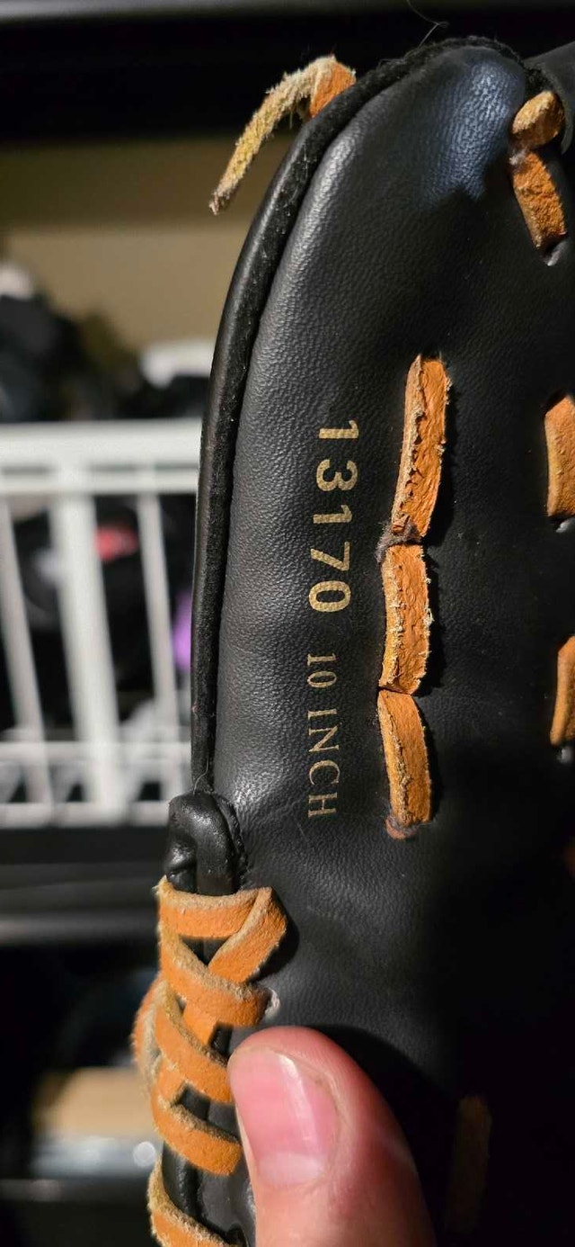Spalding 10-inch Baseball Glove - photo 4