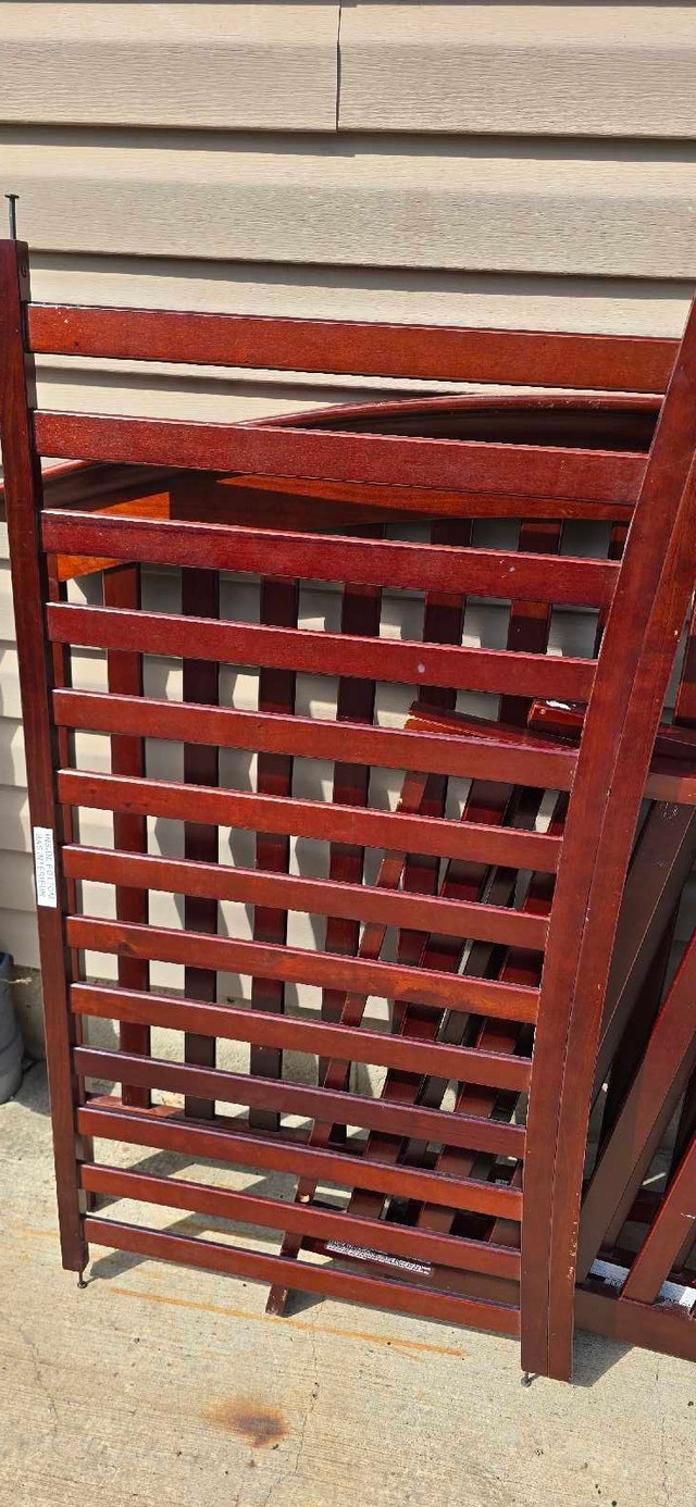 Sealy Baby Crib with Mattress - photo 2