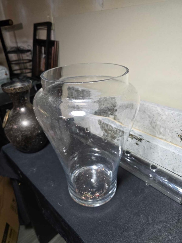 Clear Glass Vase - photo 3