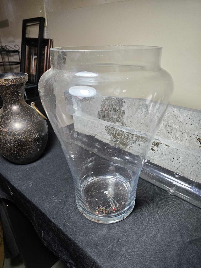 Clear Glass Vase - photo 4