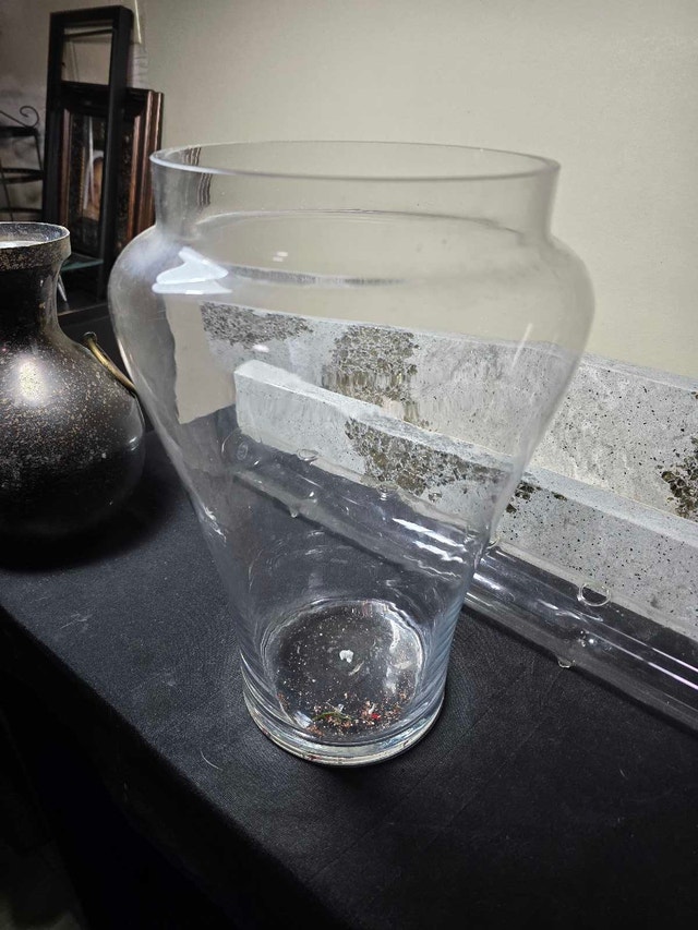 Clear Glass Vase - photo 5