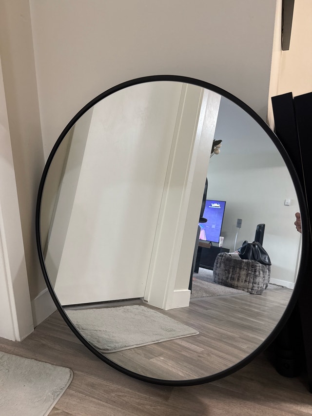 Round Mirror