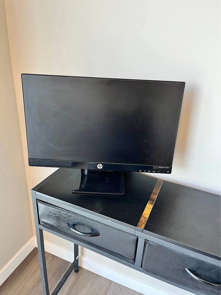 24” HP Monitor