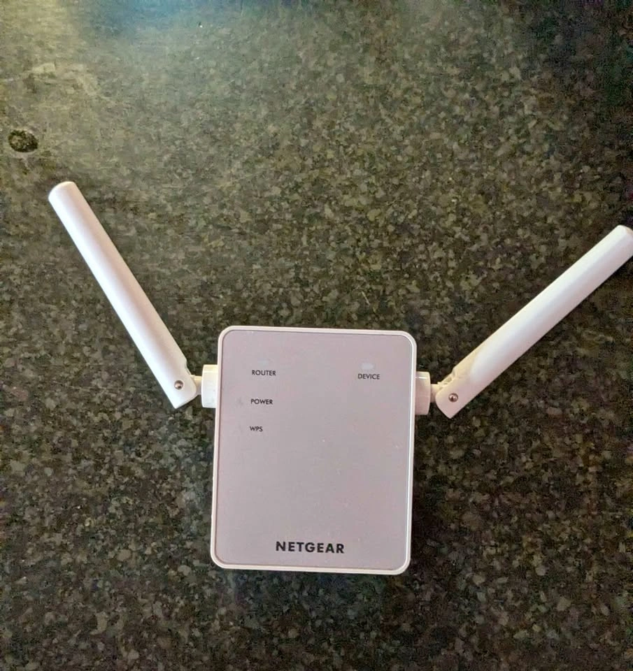 NETGEAR AC1200 Wi-Fi Range Extender (EX6120)