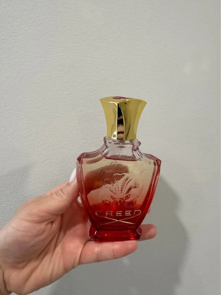 Luxury Perfume – Like New image indicator(2)