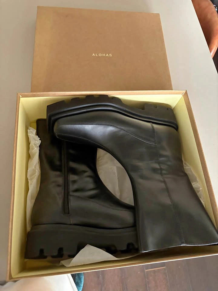 Aloha Boots - Size 9