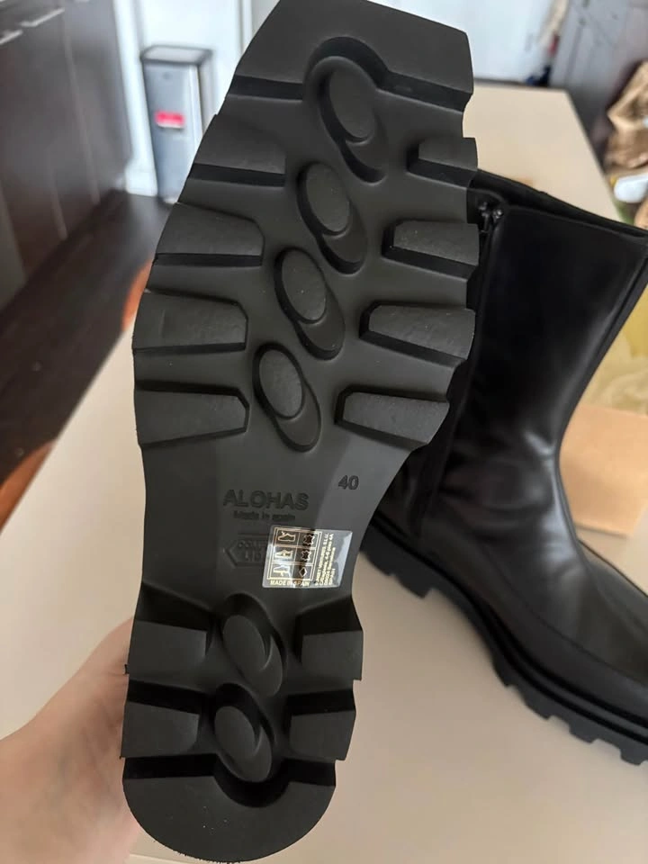 Aloha Boots - Size 9 - photo 3