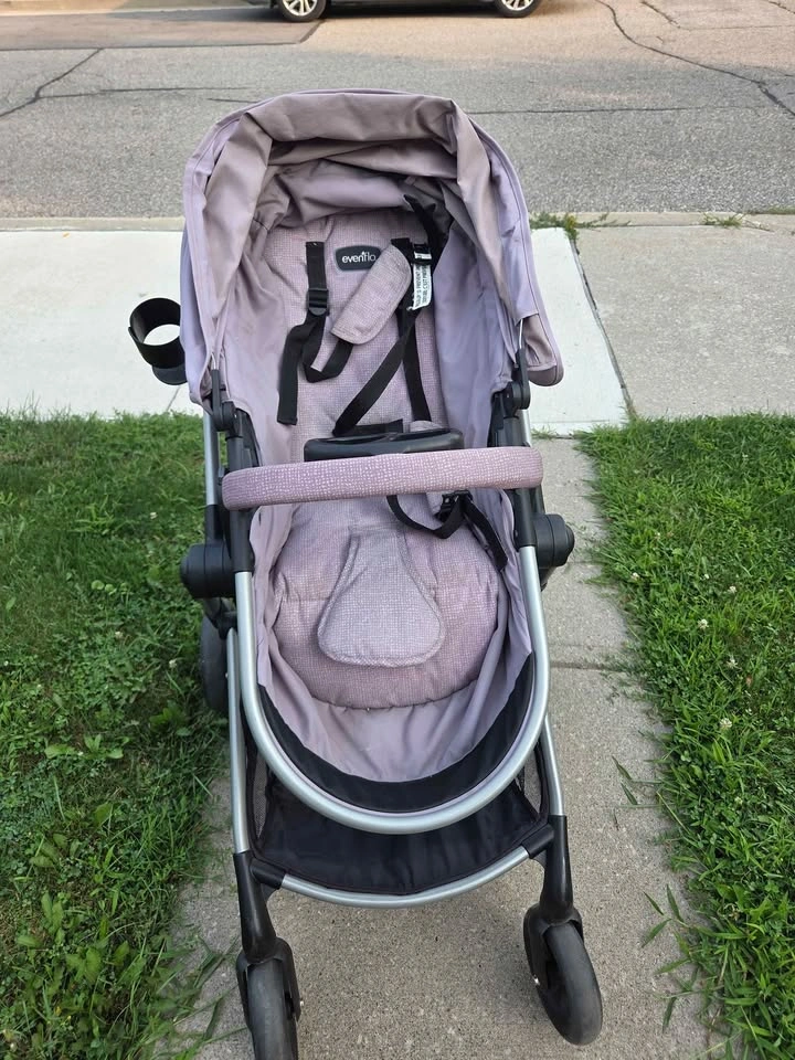 Durable Evenflo Stroller - photo 2