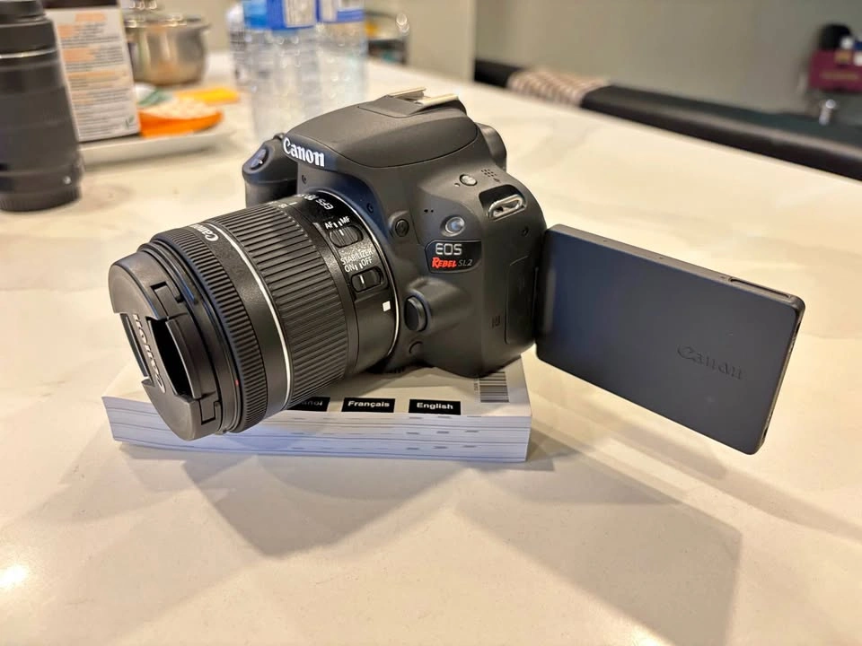Canon EOS Rebel SL2 DSLR Camera Bundle