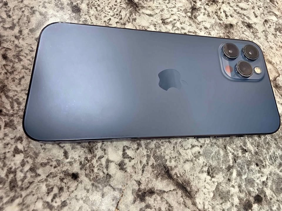 iPhone 12 Pro Max 128GB Unlocked – Mint Condition – 77% Battery