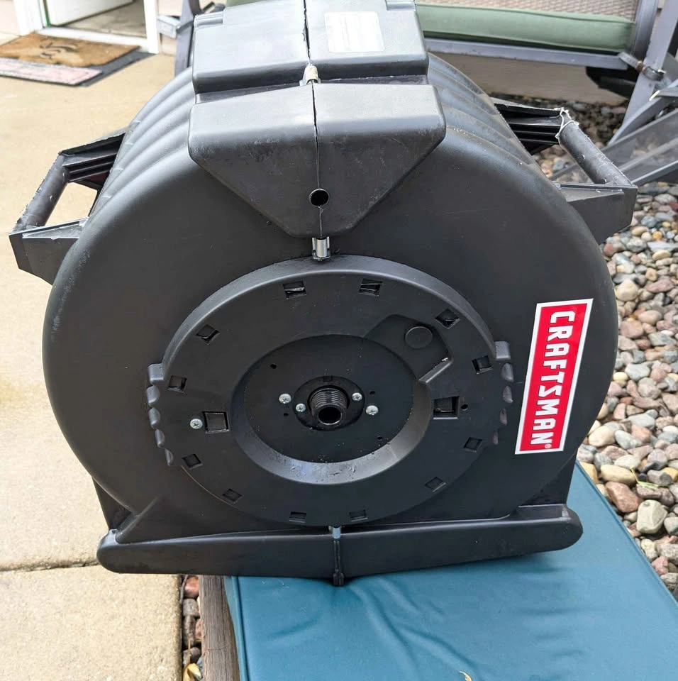 Craftsman Retractable Wall-Mount Enclosed Air Hose Reel 3/8”x50’ - photo 2