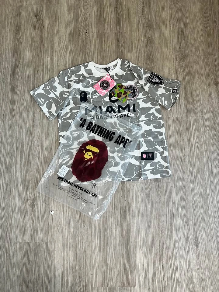 A Bathing Ape (BAPE) Graphic T-Shirts - photo 5