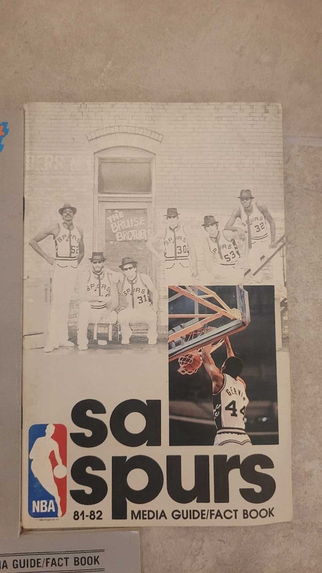 San Antonio Spurs NBA vintage media guides - photo 4