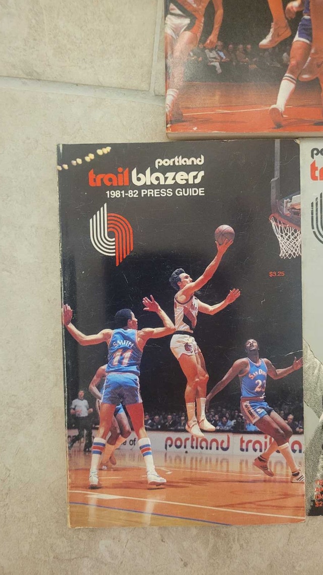 Portland Trail Blazers NBA vintage media guides - photo 2