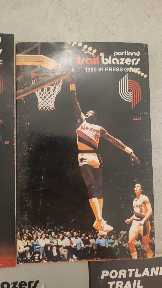Portland Trail Blazers NBA vintage media guides - photo 5