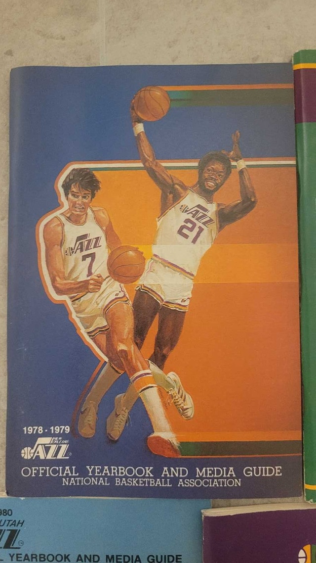 Utah Jazz NBA vintage media guides - photo 2