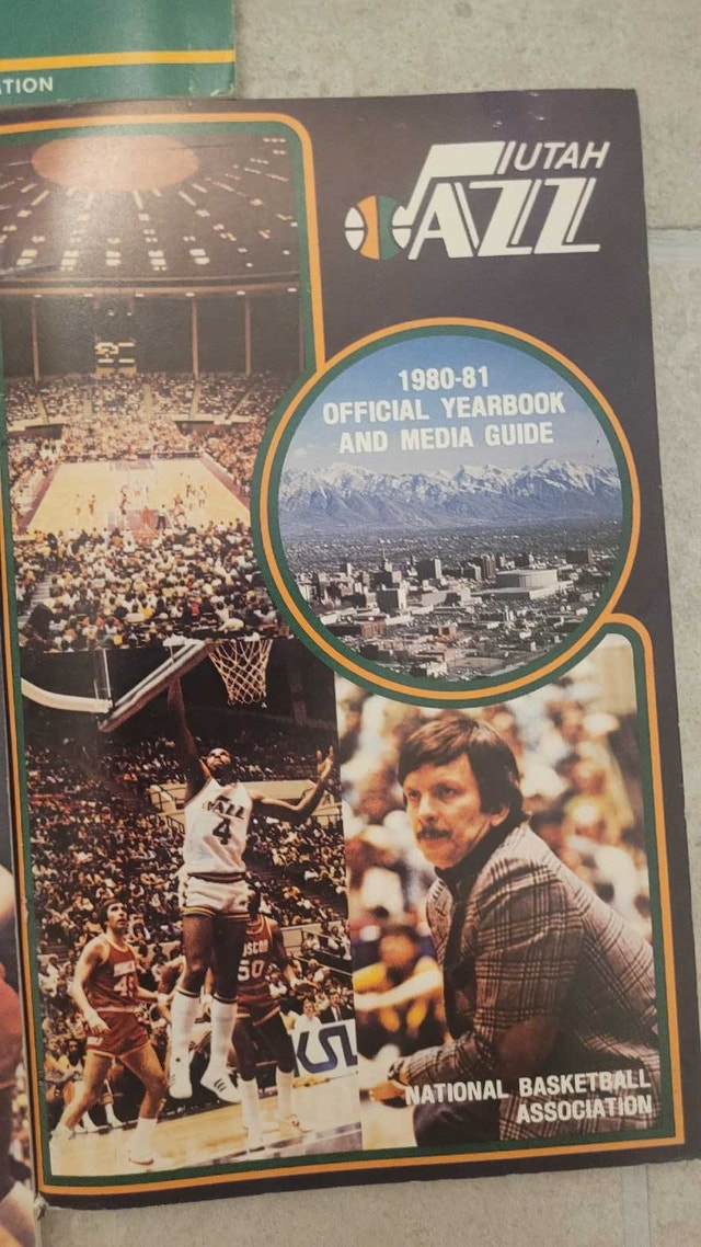 Utah Jazz NBA vintage media guides - photo 4