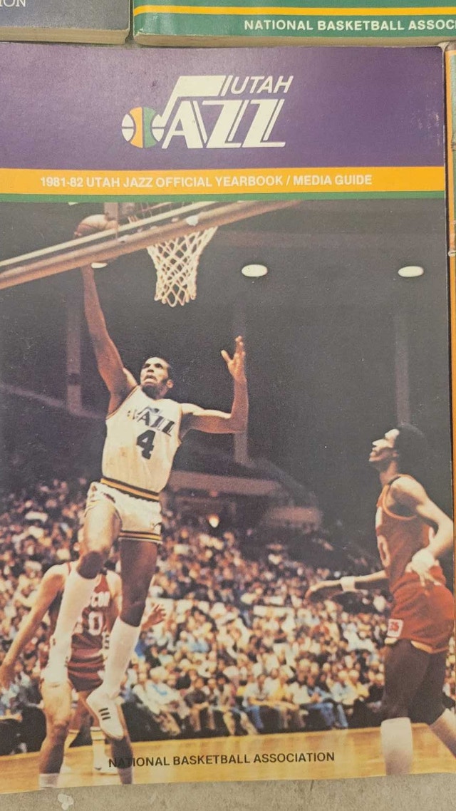 Utah Jazz NBA vintage media guides - photo 5