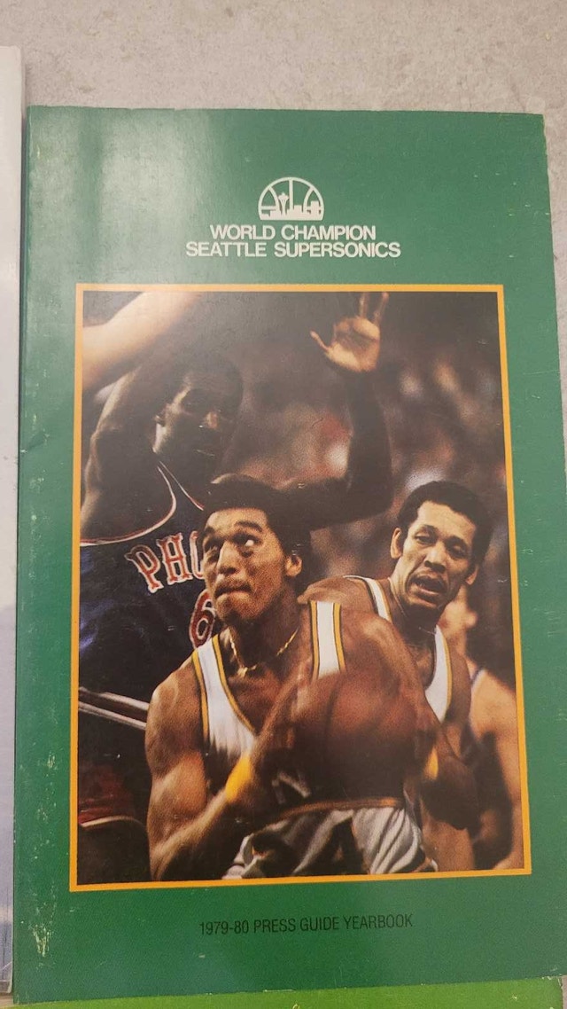 Seattle Supersonics NBA vintage media guides - photo 4