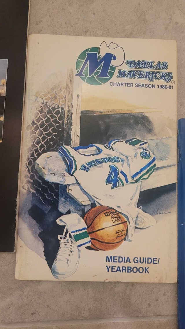 Dallas Mavericks NBA vintage media guides - photo 3