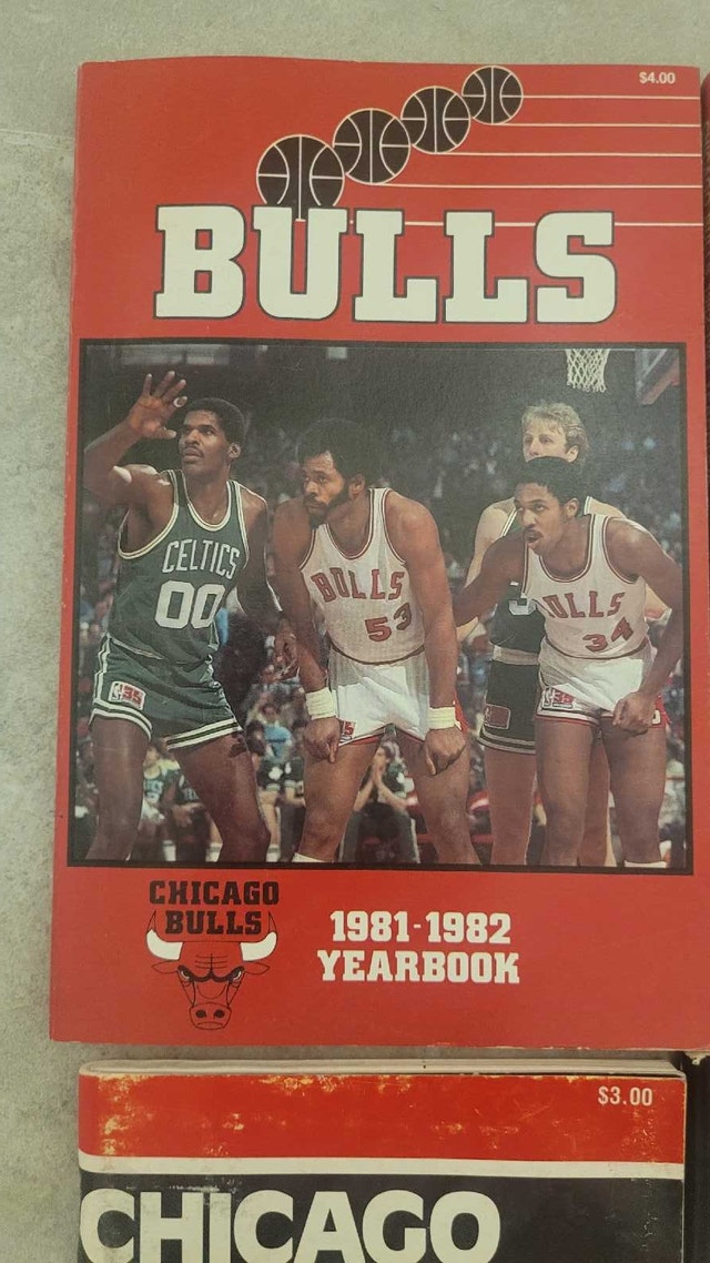 Chicago Bulls NBA vintage media guides - photo 2