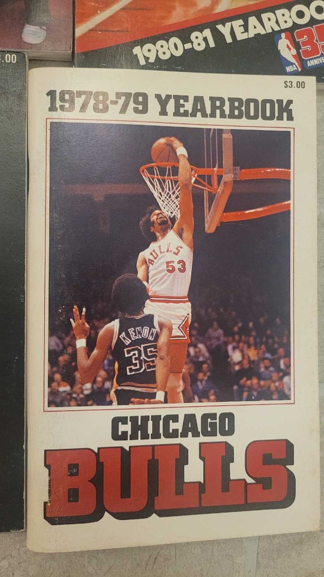 Chicago Bulls NBA vintage media guides - photo 3