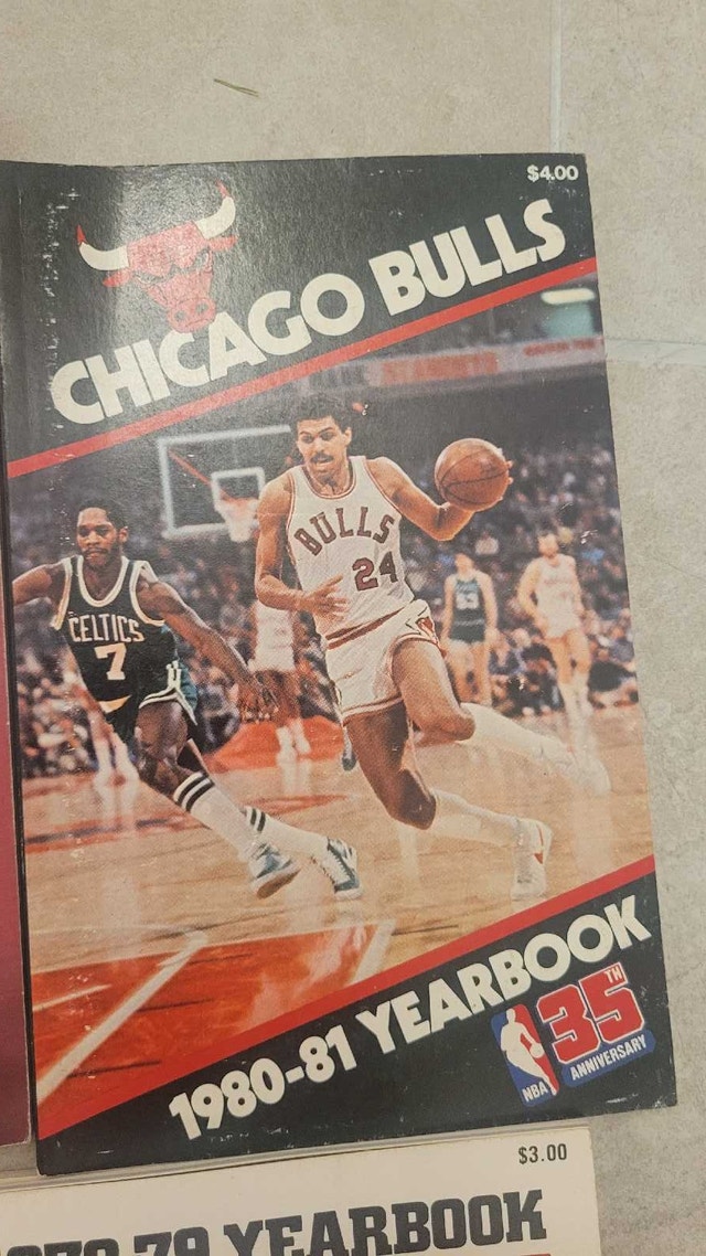 Chicago Bulls NBA vintage media guides - photo 5