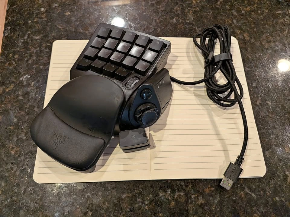 Razer Tartarus V2 Gaming Keypad / Macro Pad - AS IS