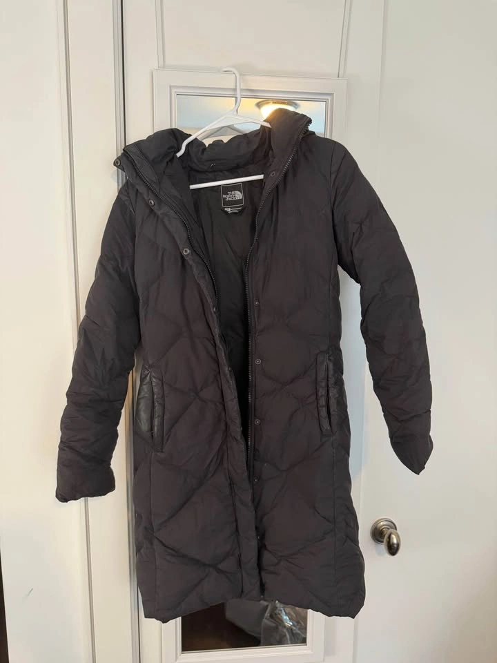 North face women’s parka size small black - photo 2