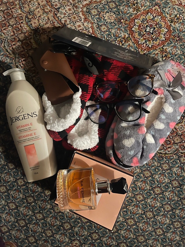 Mixed Personal Care and Accessory Bundle