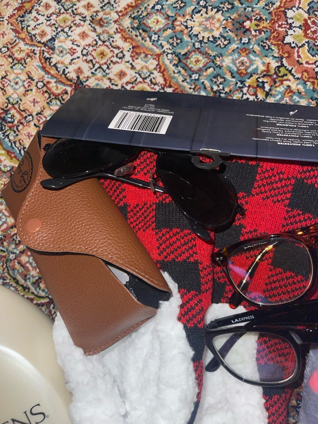 Mixed Personal Care and Accessory Bundle - photo 3