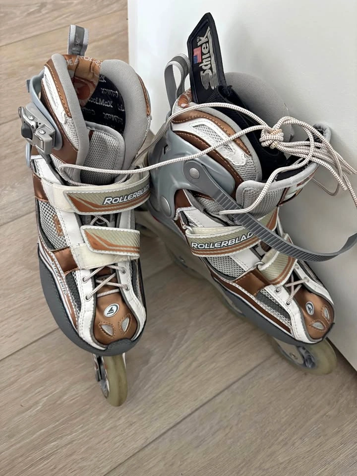 Roller blades (women size 8)