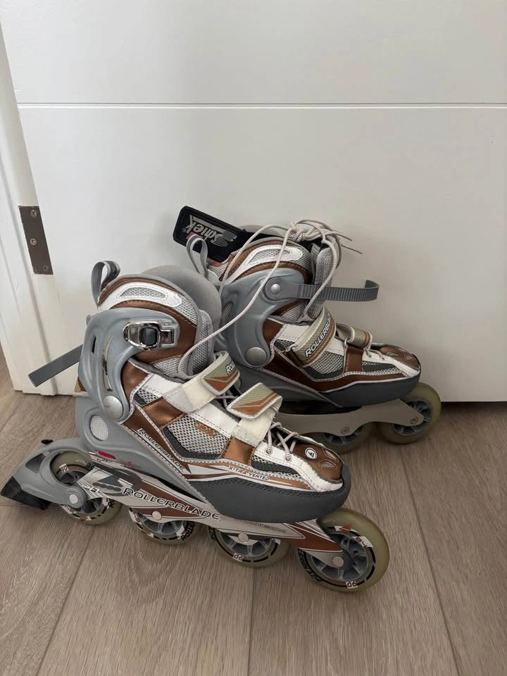 Roller blades (women size 8) - photo 2