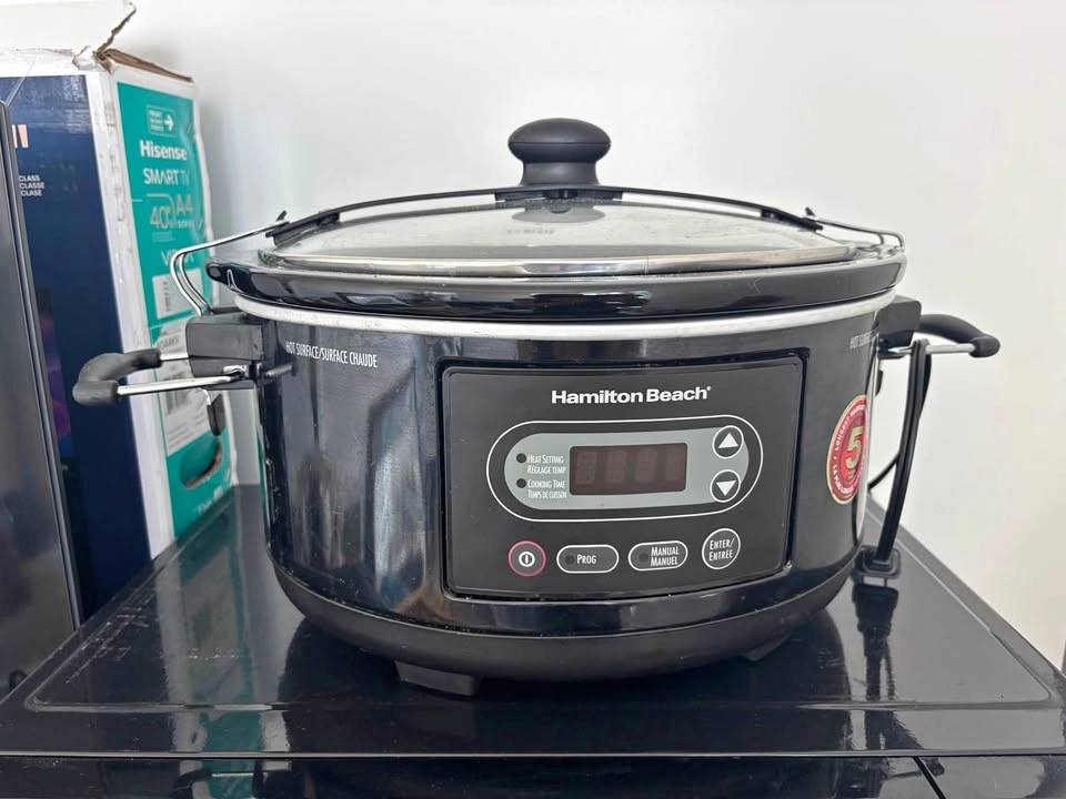 Slow cooker