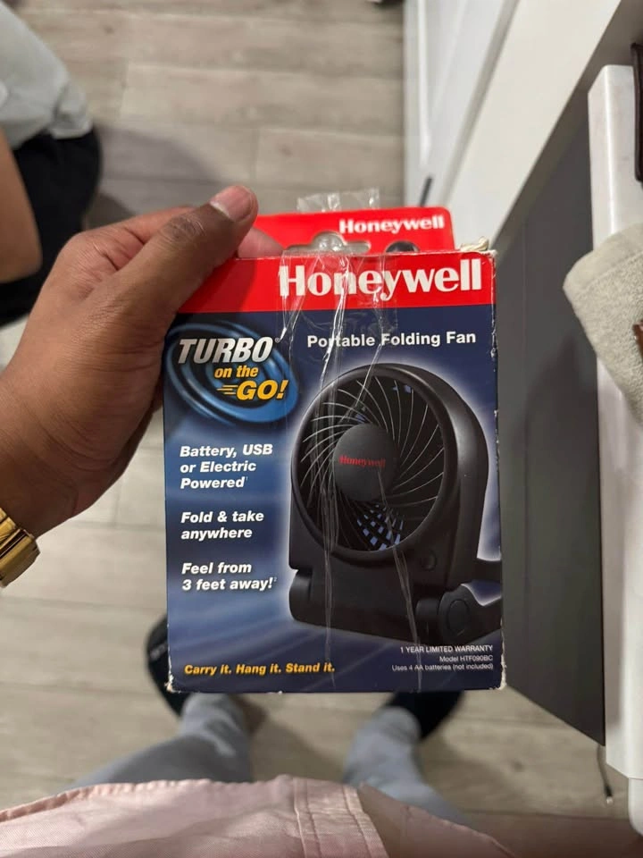 Honeywell Portable Folding Fan – Battery/USB Powered - photo 2