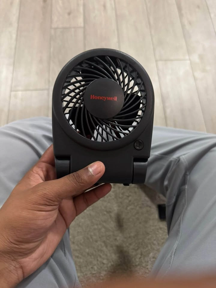 Honeywell Portable Folding Fan – Battery/USB Powered - photo 4