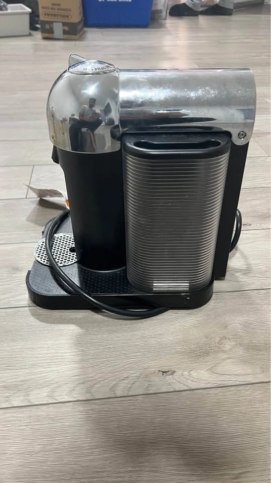 Nespresso Vertuo Coffee Machine – Excellent Condition - photo 5