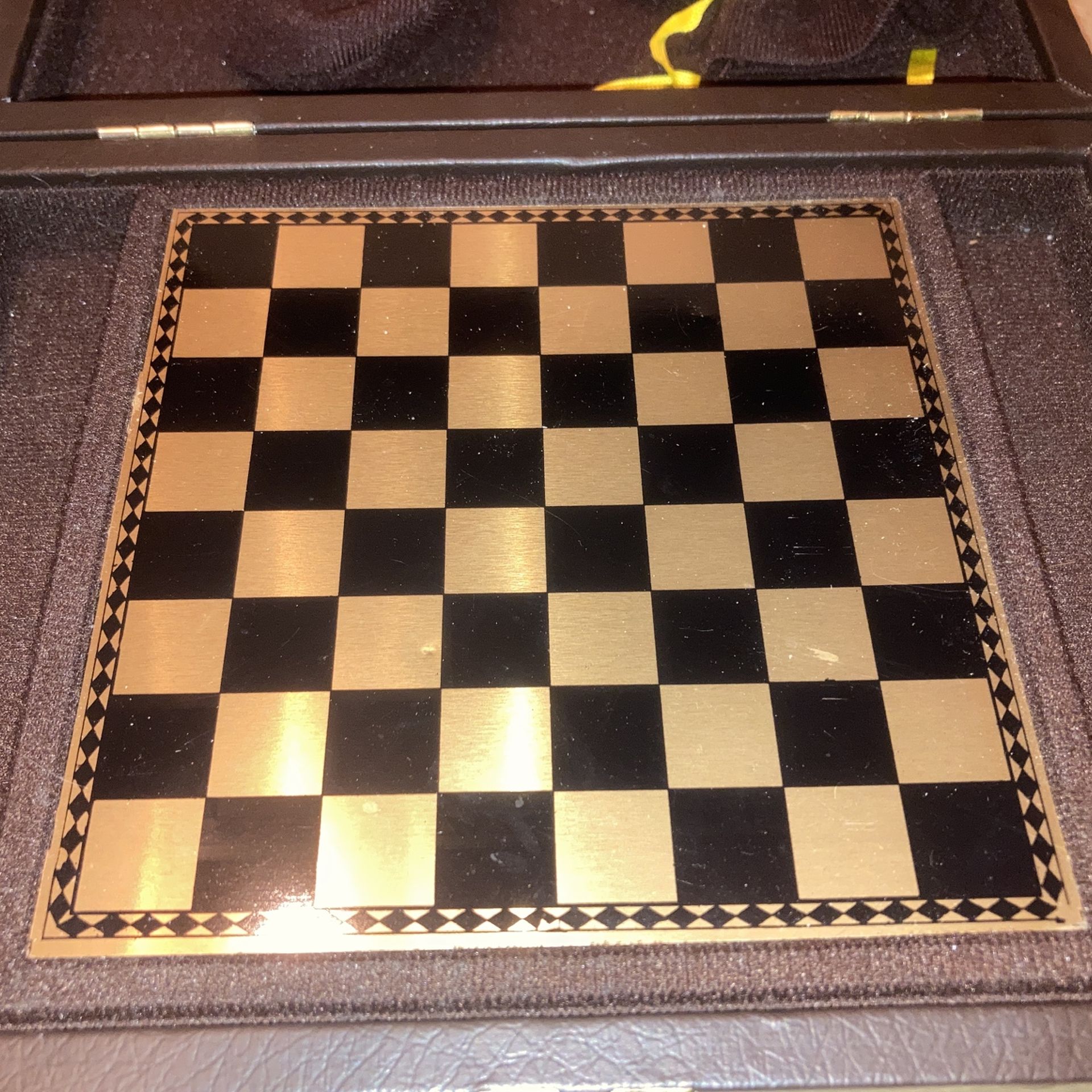 Vintage Leather Case Magnetic Chess/Checkers Game - photo 2