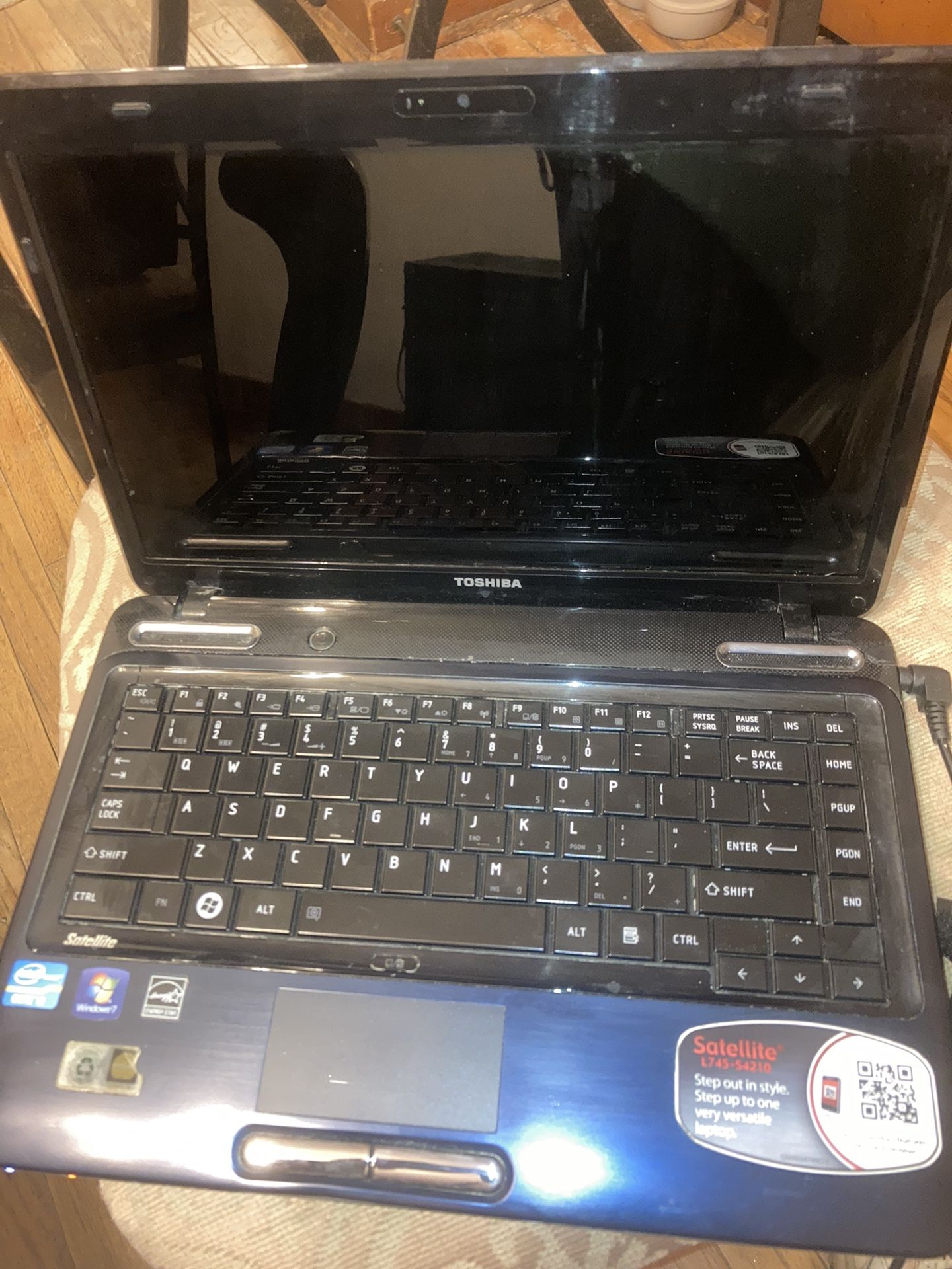 Toshiba Satellite L745 (See Description)