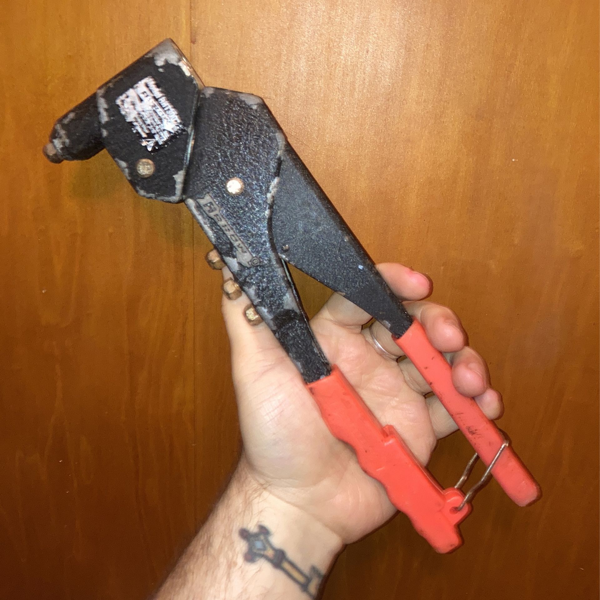 Arrow RHT300 Swivel Riveter