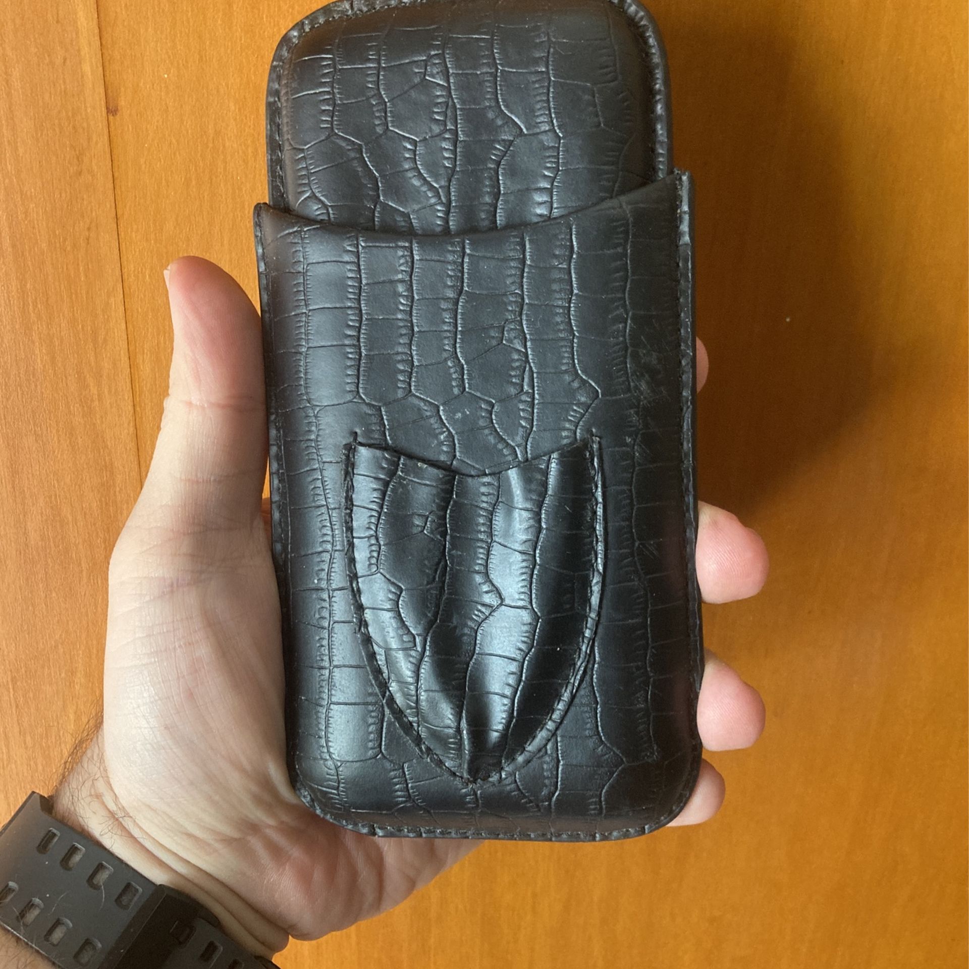 Mantello Black Leather Pouch Holder