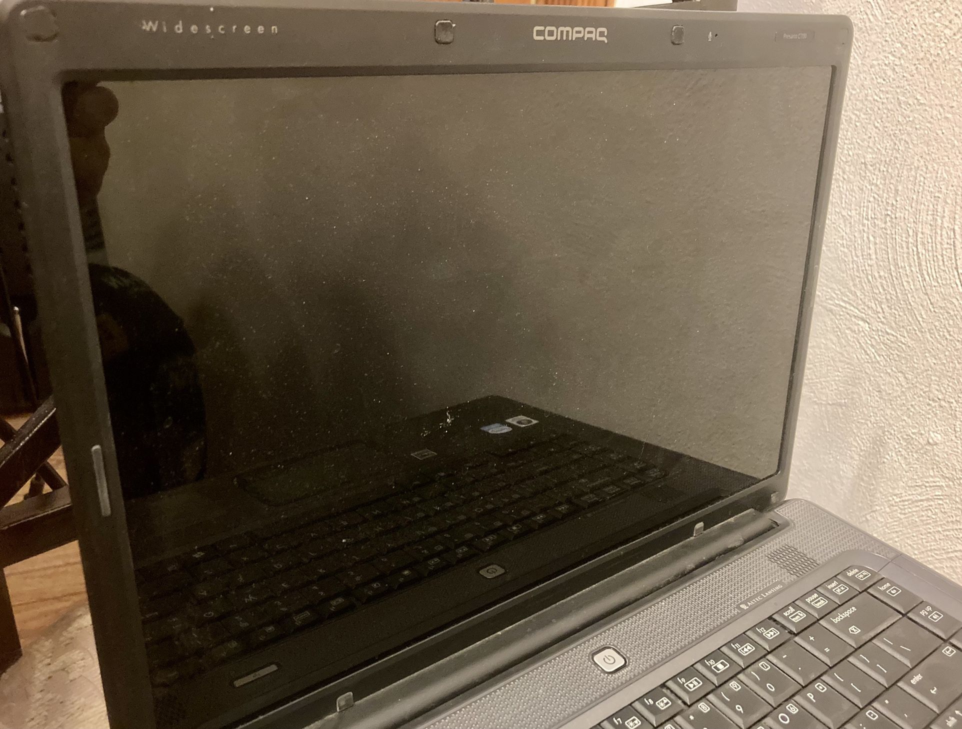 Compaq Presario C700 Series (C762NR) Laptop - photo 2