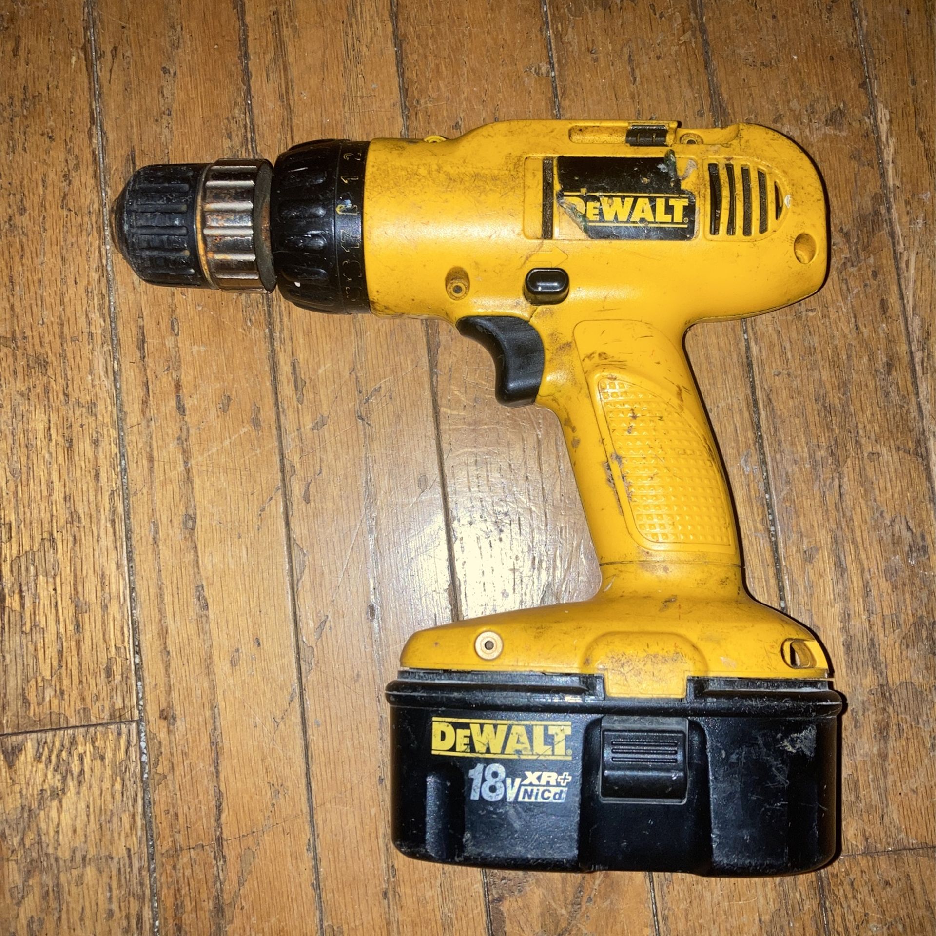 DeWalt DW958 3/8” VSR Cordless Drill/Driver w/ Battery