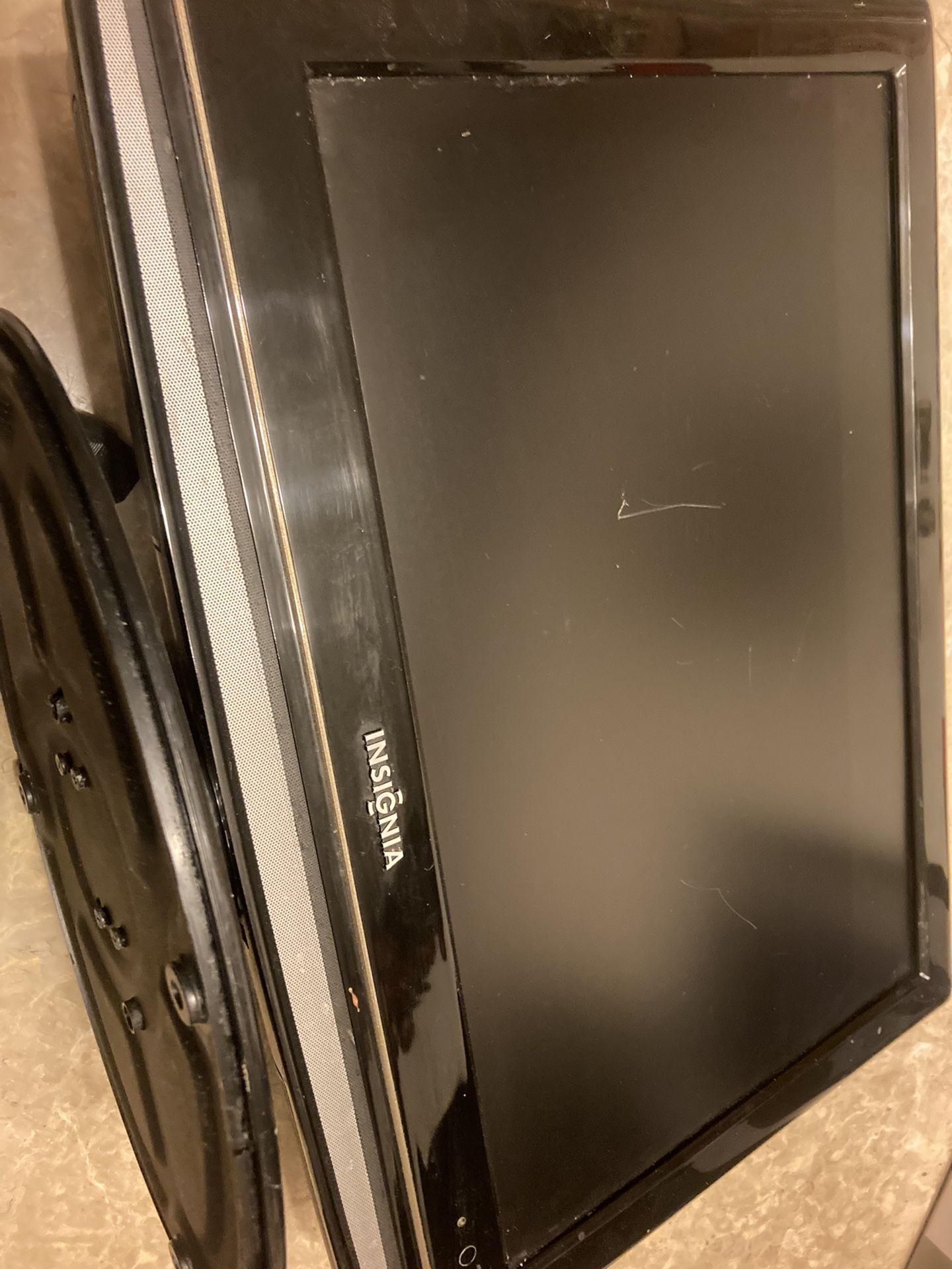 Insignia 19” LCD TV/DVD Player - photo 3